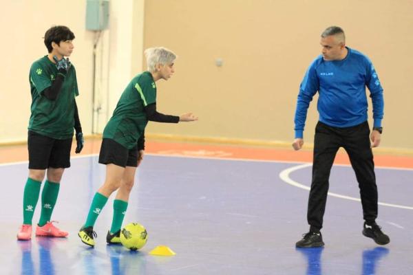 انطلاق برنامج تدريب لاعبات ومدربات الكرة النسوية في فرنسا